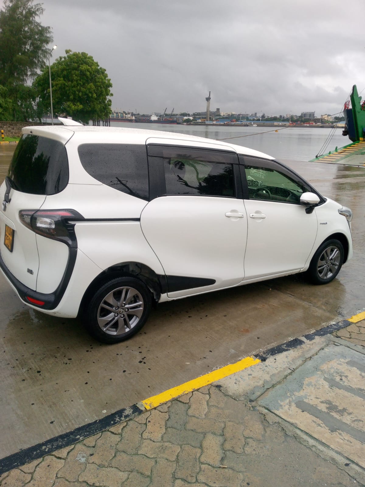 Toyota Sienta